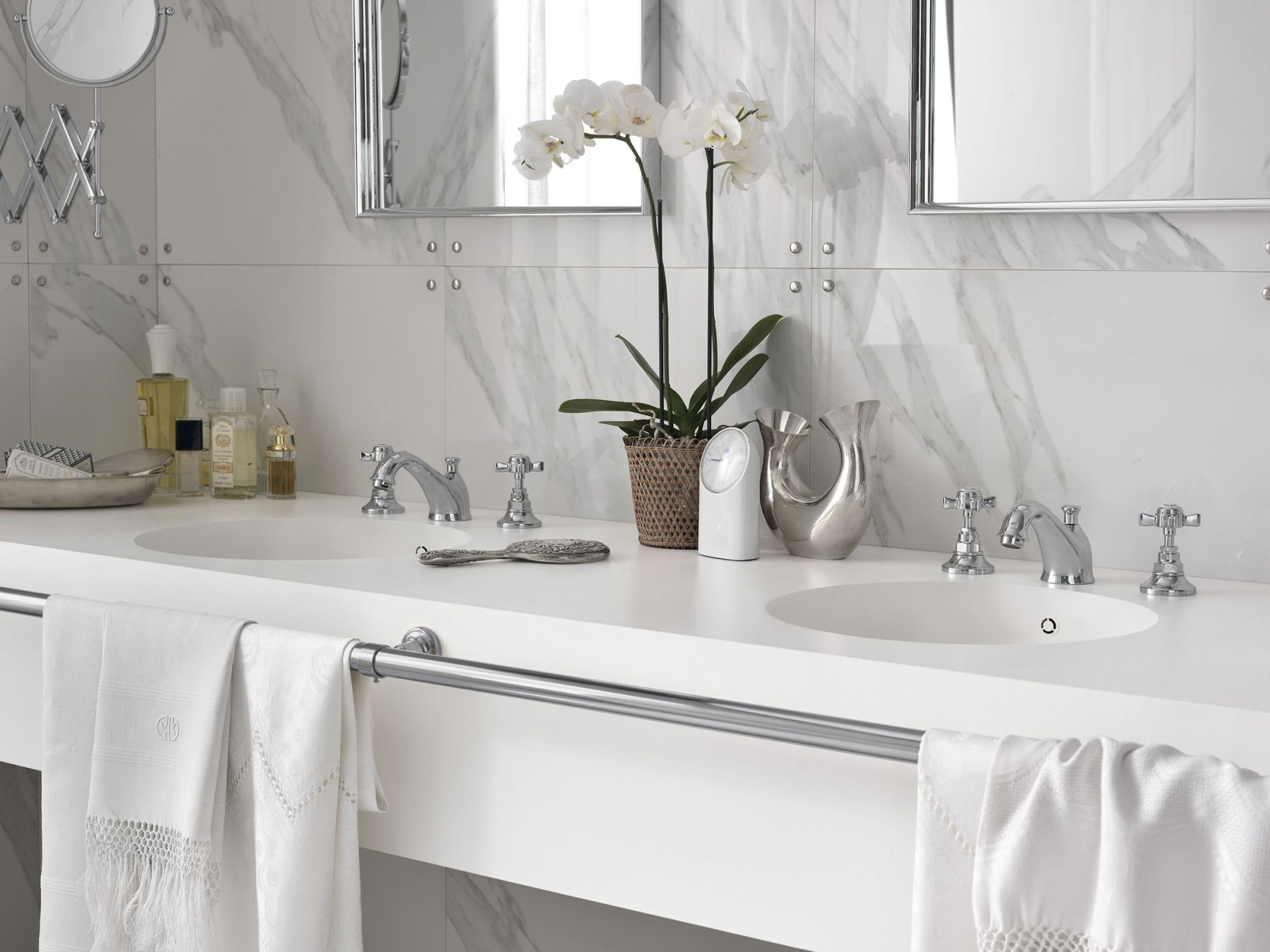 sites/corian.de/IMG/jpg/bathroom-surface-modern-retro-purity-01.jpg